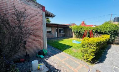 CASA 4 AMBIENTES EN VENTA QUINCHO COCHERA EN GLEW