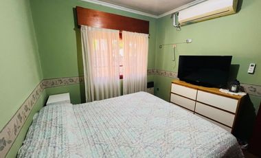 CASA 4 AMBIENTES EN VENTA QUINCHO COCHERA EN GLEW