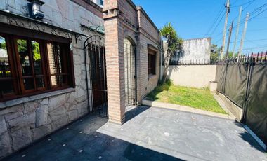 CASA 4 AMBIENTES EN VENTA QUINCHO COCHERA EN GLEW