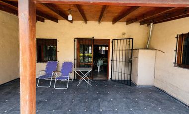CASA 4 AMBIENTES EN VENTA QUINCHO COCHERA EN GLEW