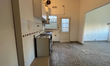 VENTA PH 3 AMB + ESCRITORIO EN PLANTA BAJA MORON