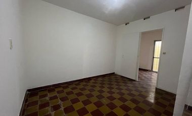 VENTA PH 3 AMB + ESCRITORIO EN PLANTA BAJA MORON