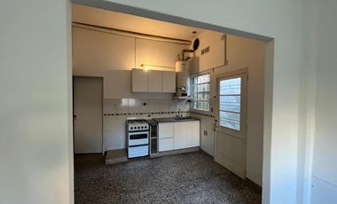 VENTA PH 3 AMB + ESCRITORIO EN PLANTA BAJA MORON