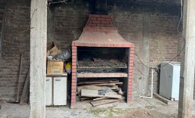 CASA VENTA R.CASTILLO 4 AMB PATIO/COCHERA/QUINCHO