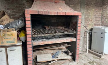 CASA VENTA R.CASTILLO 4 AMB PATIO/COCHERA/QUINCHO