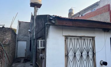 CASA VENTA R.CASTILLO 4 AMB PATIO/COCHERA/QUINCHO