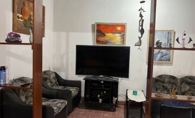 CASA VENTA R.CASTILLO 4 AMB PATIO/COCHERA/QUINCHO