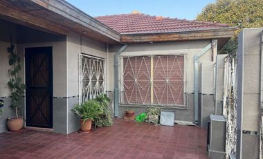 CASA VENTA R.CASTILLO 4 AMB PATIO/COCHERA/QUINCHO