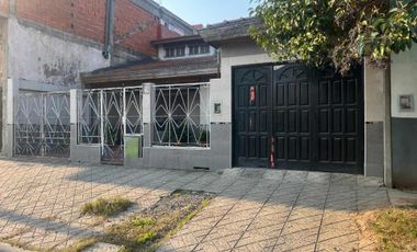 CASA VENTA R.CASTILLO 4 AMB PATIO/COCHERA/QUINCHO