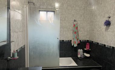 CASA VENTA R.CASTILLO 4 AMB PATIO/COCHERA/QUINCHO