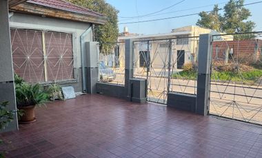 CASA VENTA R.CASTILLO 4 AMB PATIO/COCHERA/QUINCHO