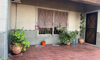 CASA VENTA R.CASTILLO 4 AMB PATIO/COCHERA/QUINCHO