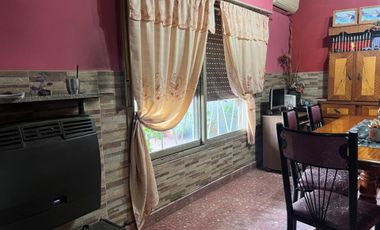 CASA VENTA R.CASTILLO 4 AMB PATIO/COCHERA/QUINCHO