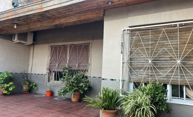 CASA VENTA R.CASTILLO 4 AMB PATIO/COCHERA/QUINCHO