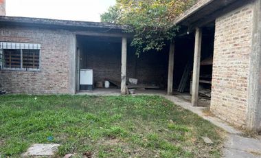 CASA VENTA R.CASTILLO 4 AMB PATIO/COCHERA/QUINCHO