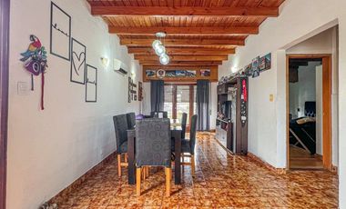 VENTA Casa en bloque 3 ambientes Quincho Las lilas