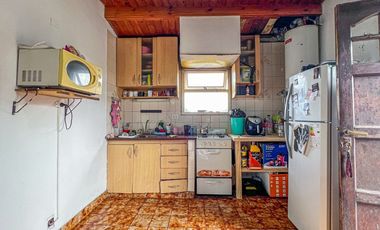VENTA Casa en bloque 3 ambientes Quincho Las lilas