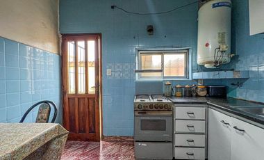 VENTA Casa en bloque 3 ambientes Quincho Las lilas