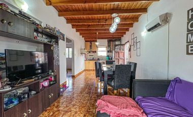 VENTA Casa en bloque 3 ambientes Quincho Las lilas