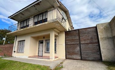 VENTA Casa en bloque 3 ambientes Quincho Las lilas