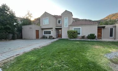 Casa en Arriendo en Santa Elena Colina