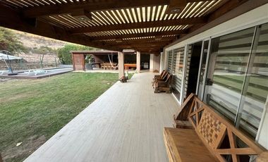 Casa en Arriendo en Santa Elena Colina