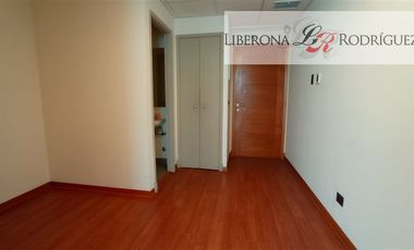 Oficina en Arriendo en Oficina frete a Hospital Gustavo Fricke
