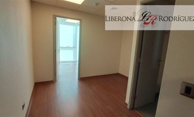 Oficina en Arriendo en Oficina frete a Hospital Gustavo Fricke