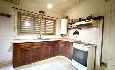 CASA 5 AMB CON QUINCHO PILETA Y GARAGE 25 DE MAYO