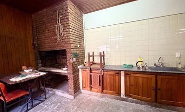 CASA 5 AMB CON QUINCHO PILETA Y GARAGE 25 DE MAYO