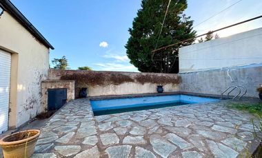 CASA 5 AMB CON QUINCHO PILETA Y GARAGE 25 DE MAYO