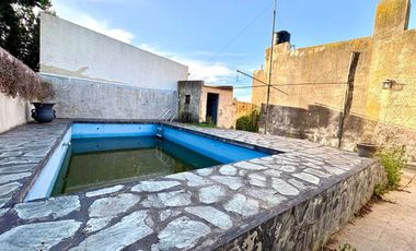 CASA 5 AMB CON QUINCHO PILETA Y GARAGE 25 DE MAYO