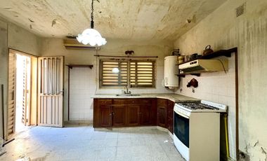 CASA 5 AMB CON QUINCHO PILETA Y GARAGE 25 DE MAYO