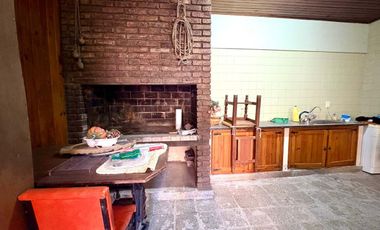 CASA 5 AMB CON QUINCHO PILETA Y GARAGE 25 DE MAYO