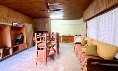 CASA 5 AMB CON QUINCHO PILETA Y GARAGE 25 DE MAYO