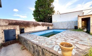 CASA 5 AMB CON QUINCHO PILETA Y GARAGE 25 DE MAYO