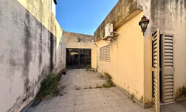 CASA 5 AMB CON QUINCHO PILETA Y GARAGE 25 DE MAYO