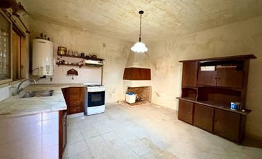 CASA 5 AMB CON QUINCHO PILETA Y GARAGE 25 DE MAYO