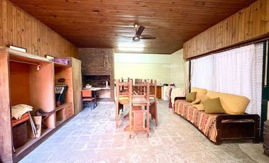 CASA 5 AMB CON QUINCHO PILETA Y GARAGE 25 DE MAYO