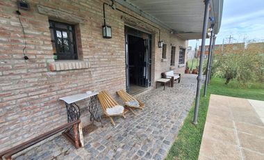 CASA CON PARQUE Y PILETA FINCAS DE IBARLUCEA