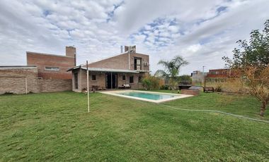 CASA CON PARQUE Y PILETA FINCAS DE IBARLUCEA