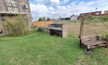 CASA CON PARQUE Y PILETA FINCAS DE IBARLUCEA