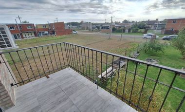 CASA CON PARQUE Y PILETA FINCAS DE IBARLUCEA