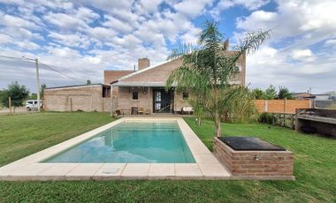 CASA CON PARQUE Y PILETA FINCAS DE IBARLUCEA