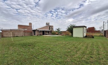 CASA CON PARQUE Y PILETA FINCAS DE IBARLUCEA
