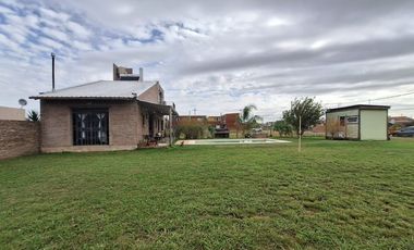 CASA CON PARQUE Y PILETA FINCAS DE IBARLUCEA