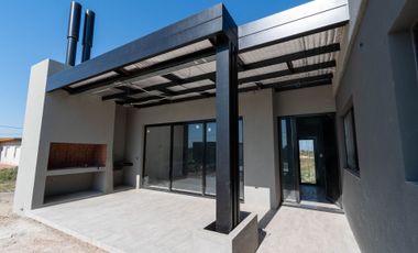 CASA TRES DORMITORIOS  IBARLUCEA APTO CREDITO