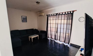 CASA EN LOTE PROPIO CON GRAN JARDÍN OPORTUNIDAD