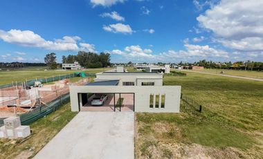 Casa A ESTRENAR de 3 dorm en Country La Reserva