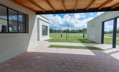Casa A ESTRENAR de 3 dorm en Country La Reserva
